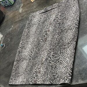 NYC Monochrome Textured Pencil Skirt